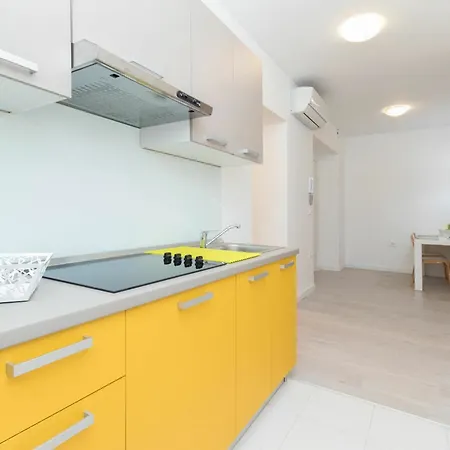 With 2 Bedrooms In Zadar, With Wonderful View, Balcony Apartment